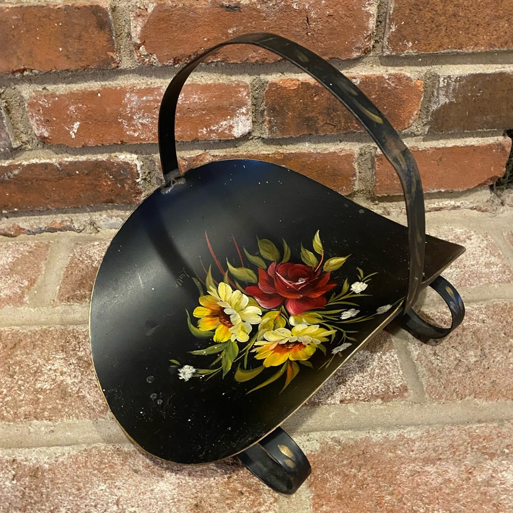 Vtg Handpainted Tole Ware Kindling Fireplace Holder Carrier